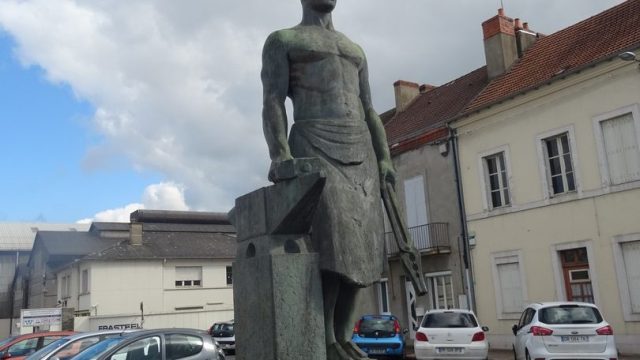 Le FORGERON, emblème de la ville